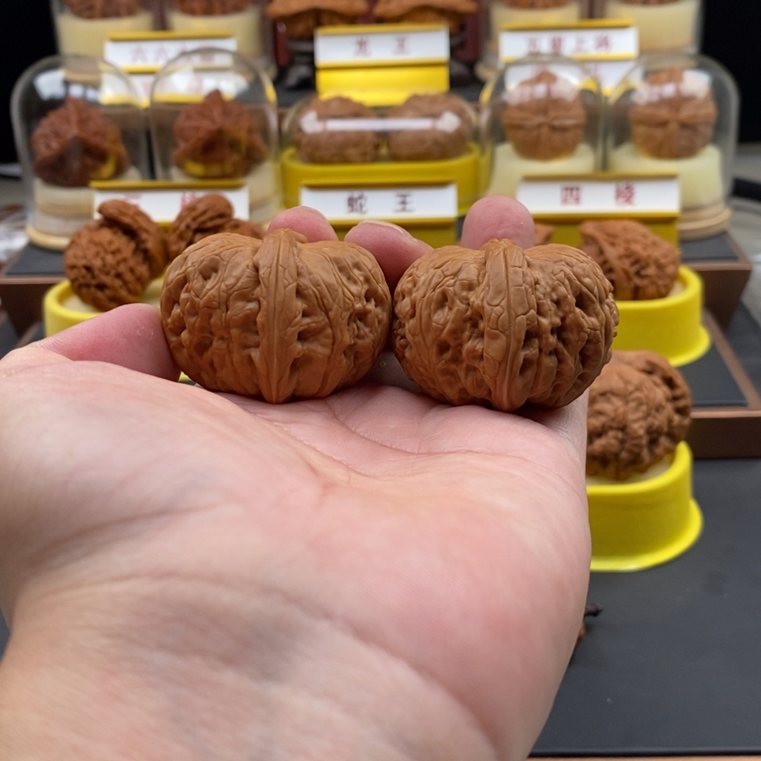 文玩核桃吊坠平谷元宝，全品，尺寸43