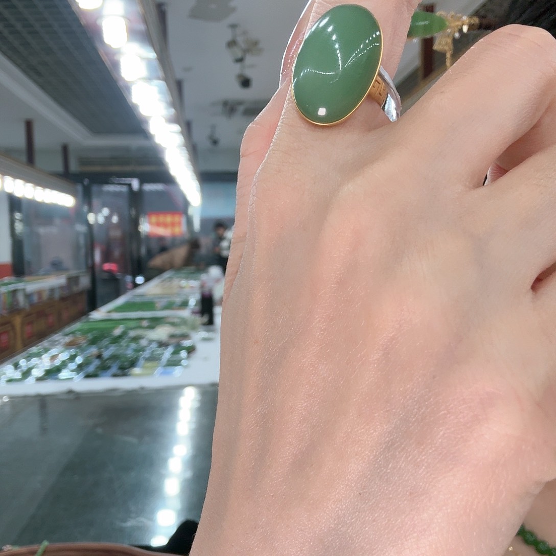 和田玉戒指18K金镶嵌