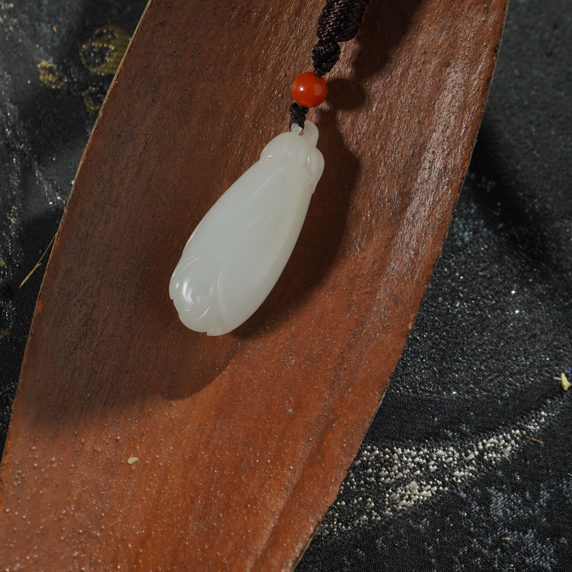 HI01018和田玉兰花吊坠