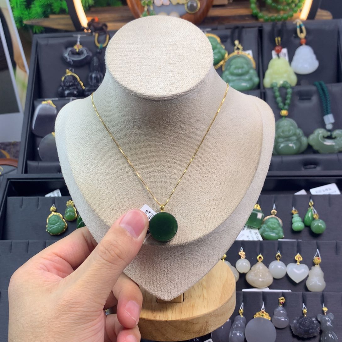 和田玉吊坠18K金镶嵌