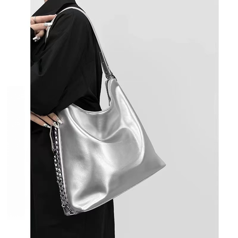 大容量软皮通勤单肩双肩斜挎链条包B3141