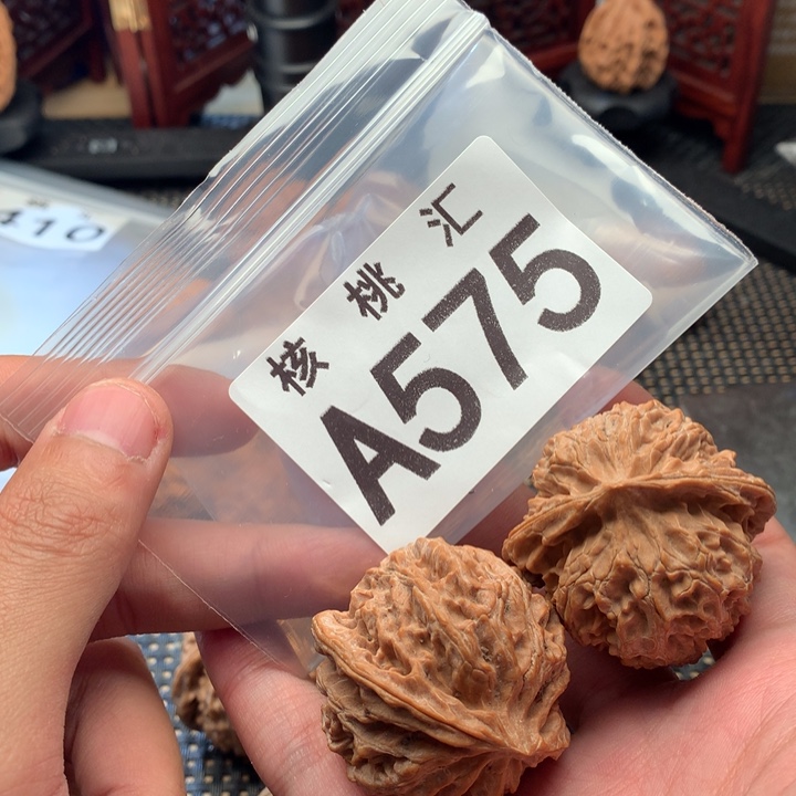 文玩核桃吊坠苹果