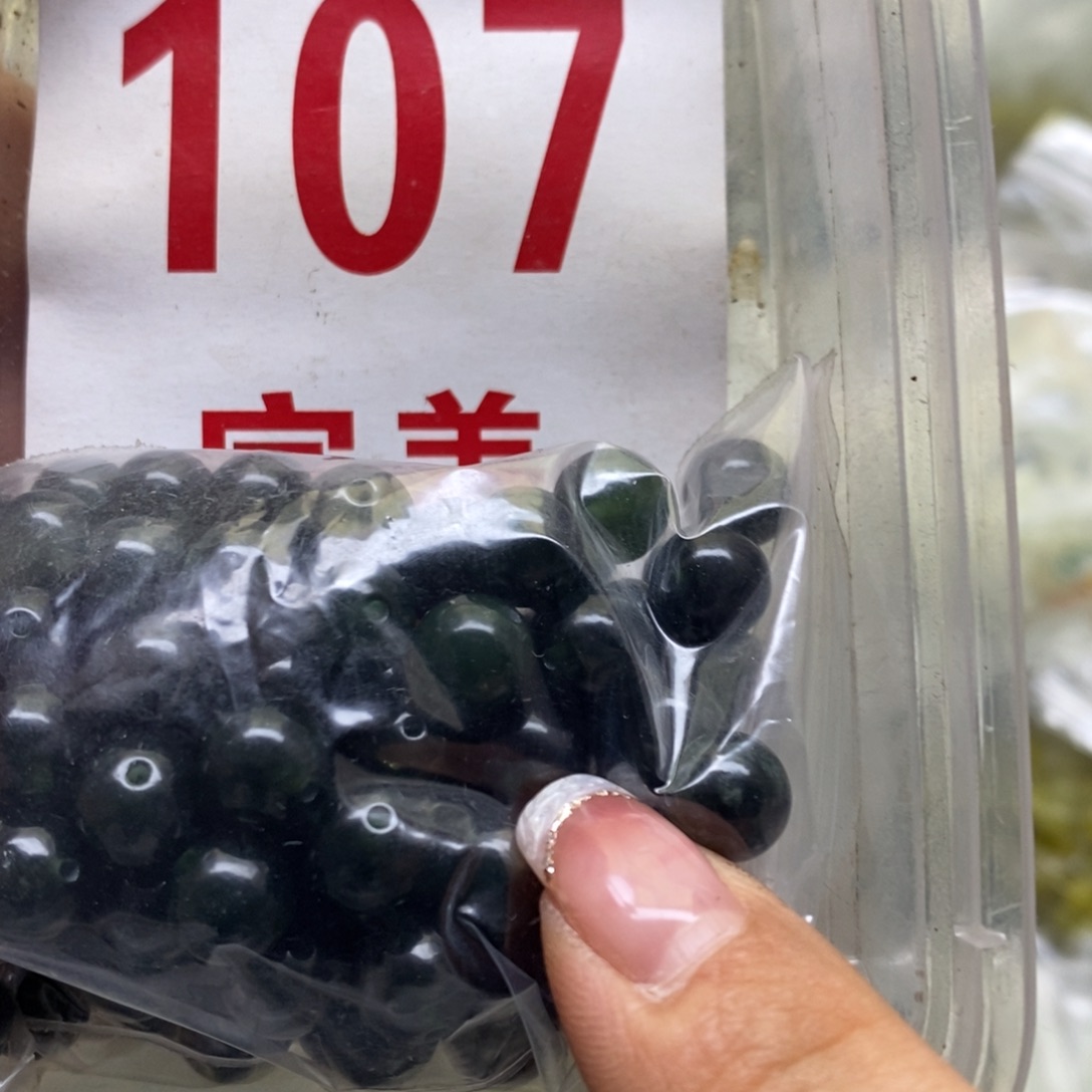 透闪石-蛇纹石玉挂坠未镶嵌