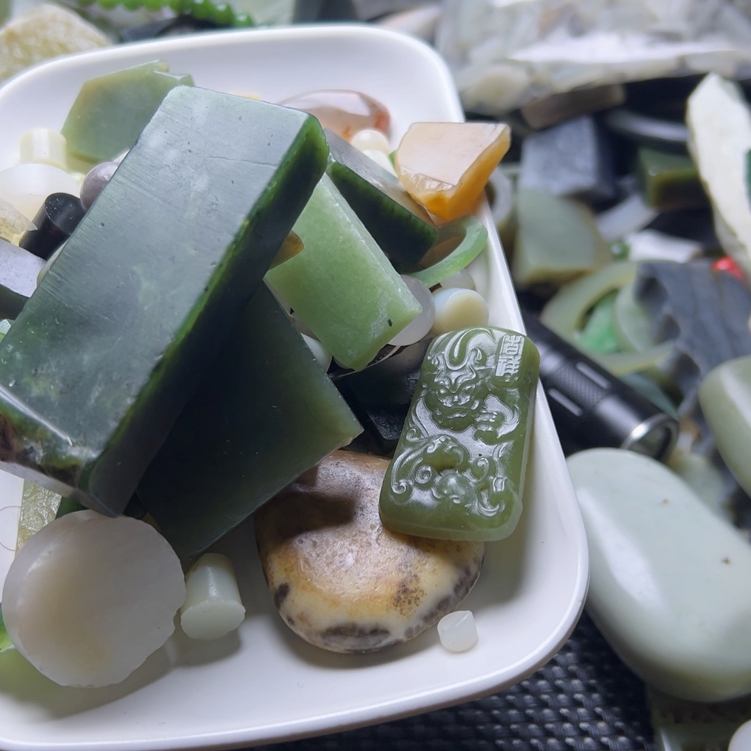 丫***呀和田玉（糖玉）未镶嵌挂件