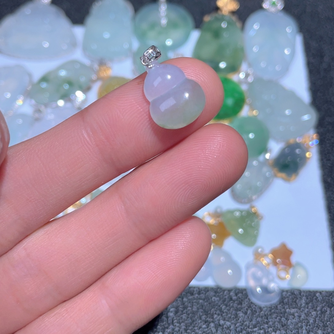 翡翠颈饰18K金镶嵌翡翠