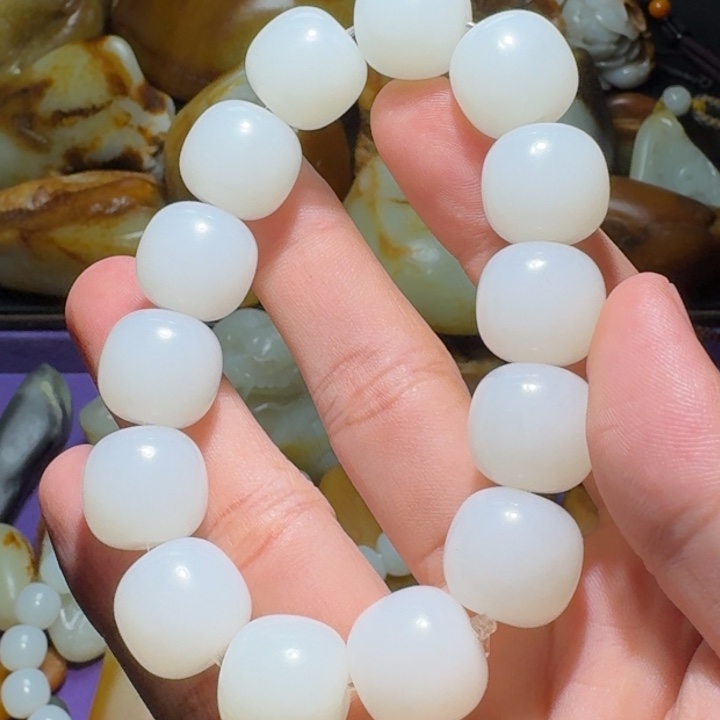 一***一和田玉未镶嵌颈饰