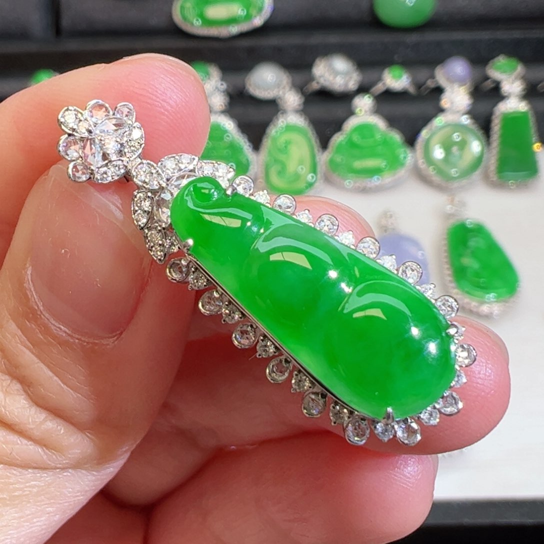 翡翠吊坠(不含链)18K金镶嵌