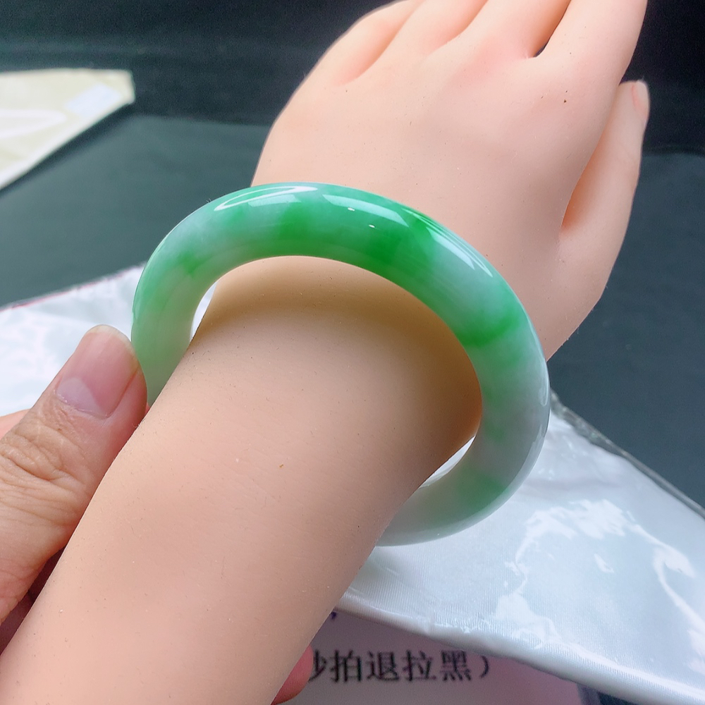 58大圈口大胖圆缅甸A货翡翠手镯绿色妈妈帝王绿飘绿翡翠色白底青