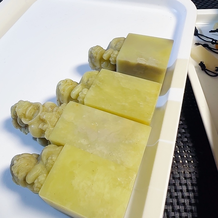 青田石印石封门青2.5的3个，2.0的1个，共4枚