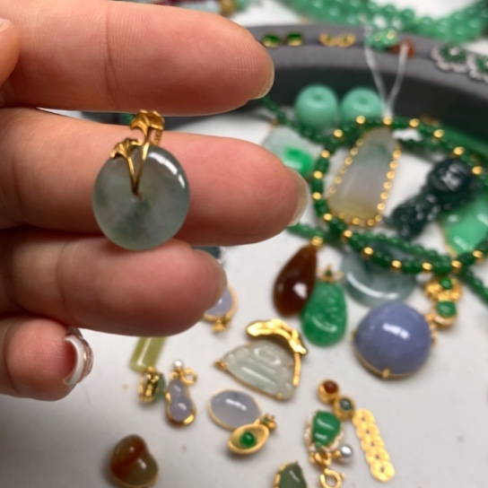 翡翠18K金镶嵌颈饰翡翠