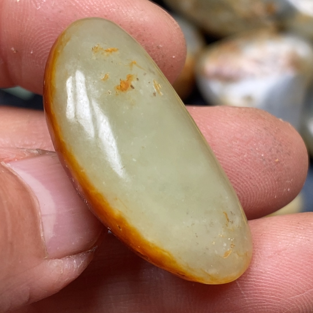 和田玉挂件足铂镶嵌