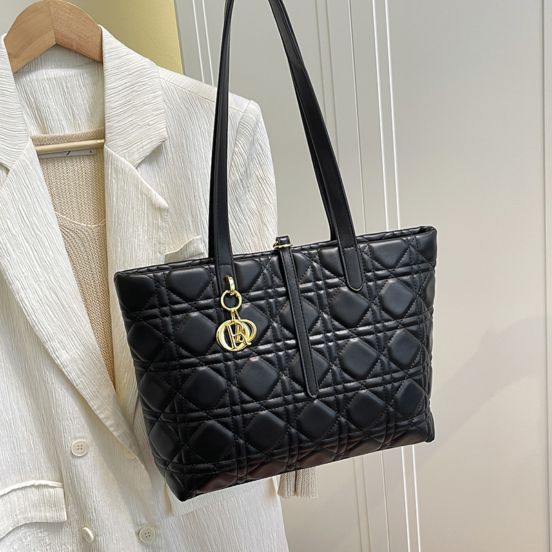 2025新款女士大容量托特包高级感百搭上班通勤单肩包时尚潮流腋下