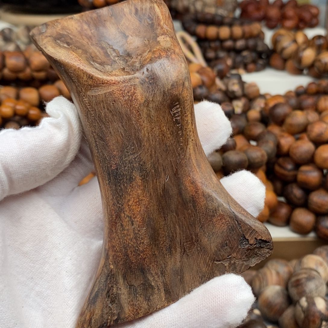 贡木龙鳞原木手把件