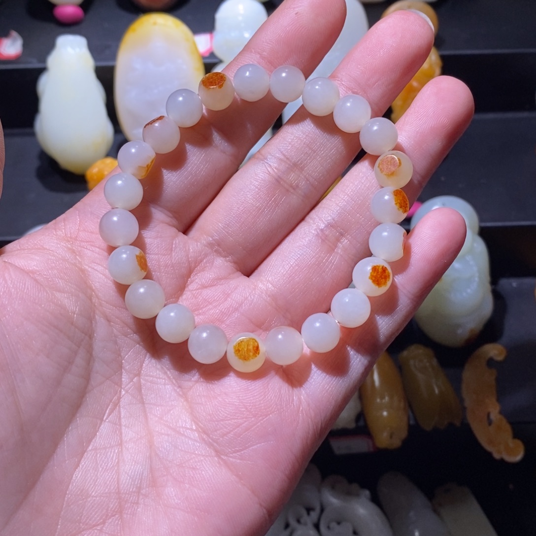 李***兵和田玉未镶嵌颈饰