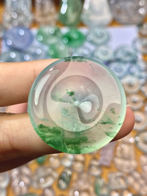 天然缅甸a货翡翠平安扣飘绿花意境扣子 尺寸：33-6.1