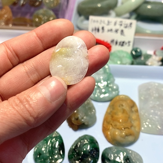 翡翠未镶嵌颈饰吊坠