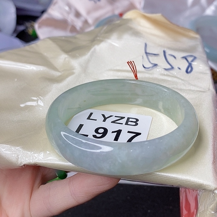 翡翠手镯未镶嵌J****希