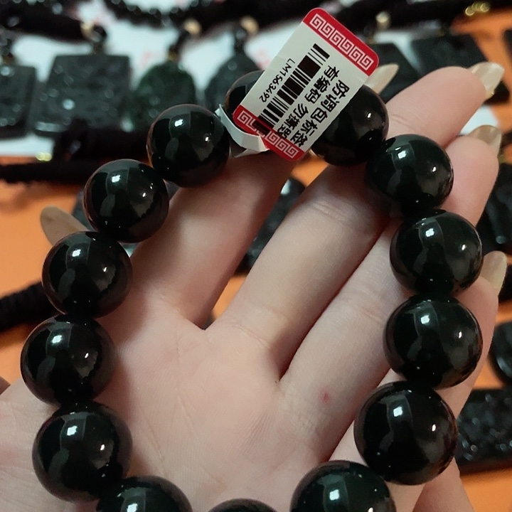 翡翠颈饰未镶嵌云*