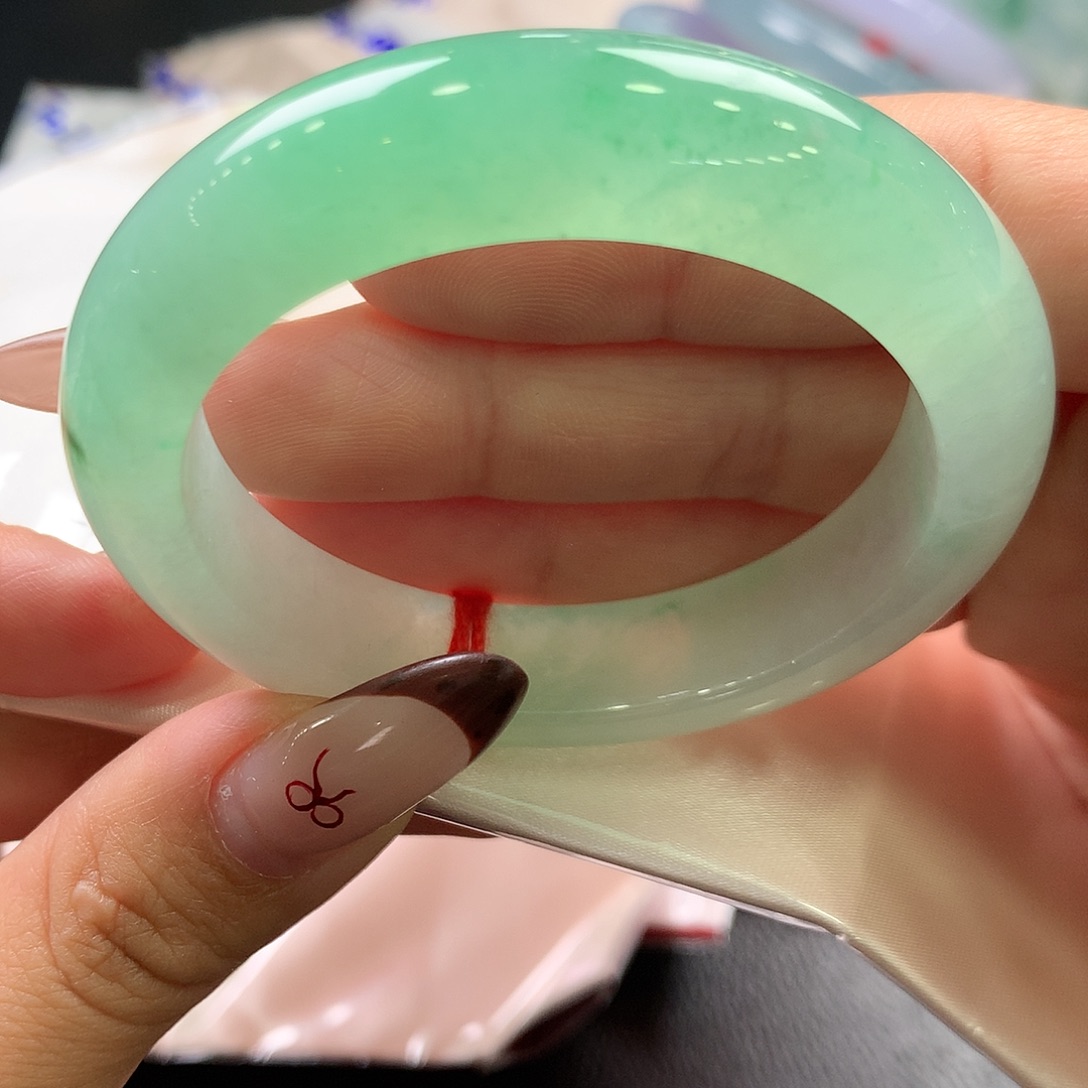 翡翠未镶嵌手镯9号冰绿 