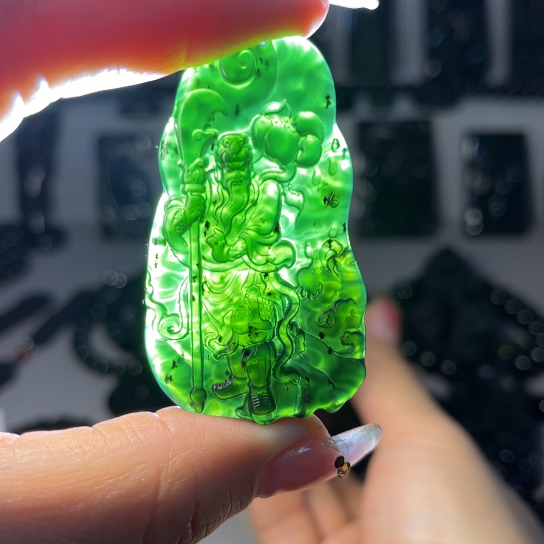 蛇纹石玉颈饰合金