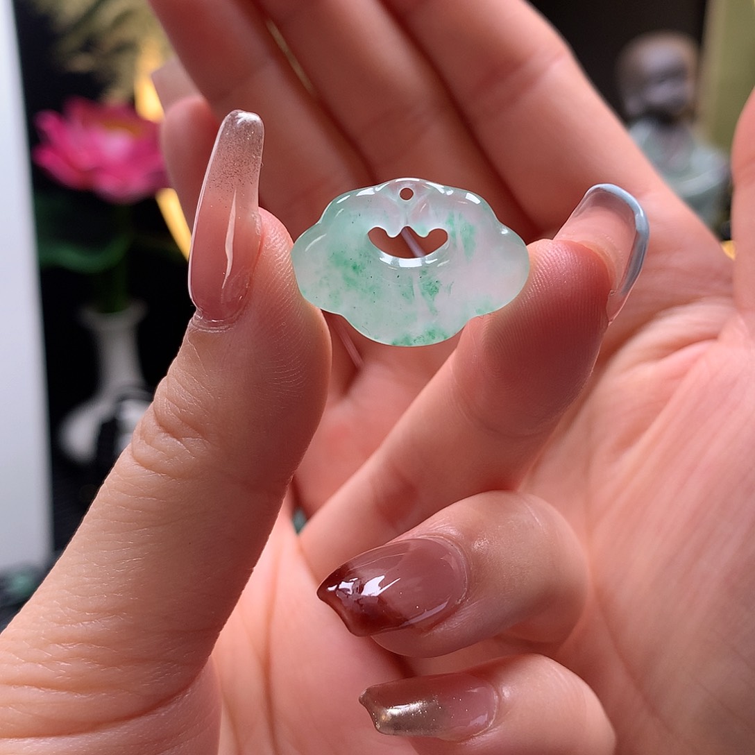 石英质玉吊坠未镶嵌