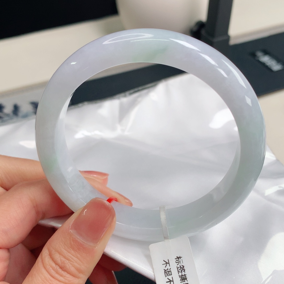 翡翠手镯未镶嵌63淡春彩 清新淡雅