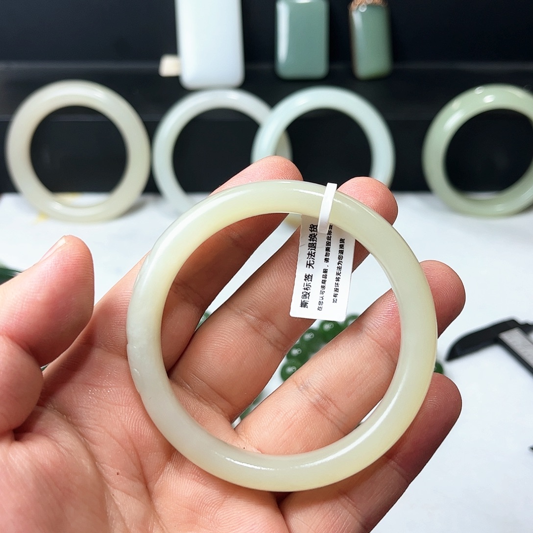 和田玉未镶嵌手镯27