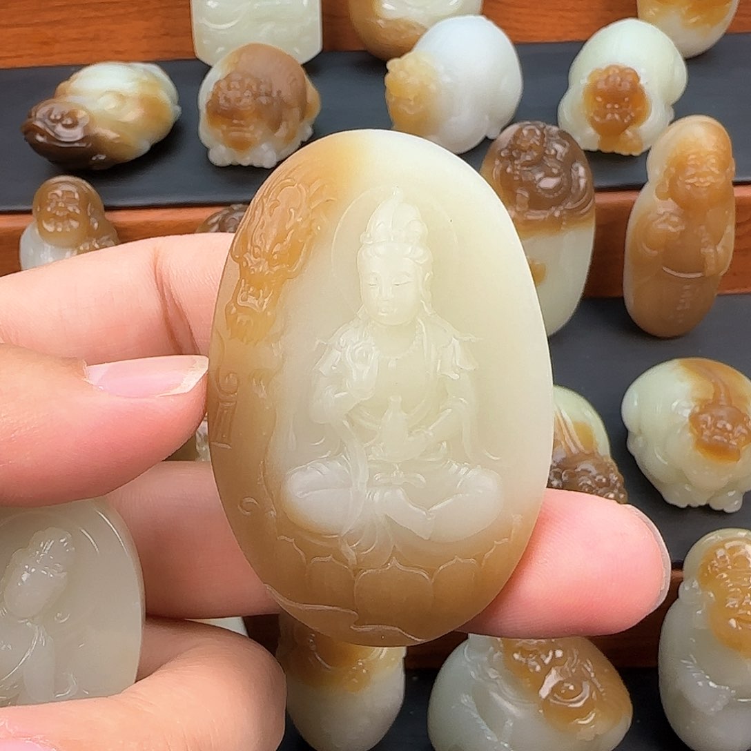 和田玉（糖玉）颈饰未镶嵌黑****?