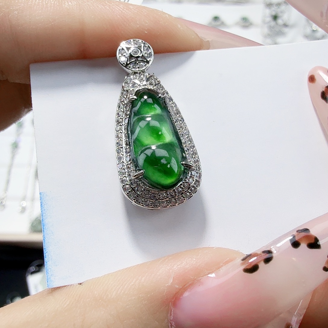 翡翠未镶嵌颈饰翡翠