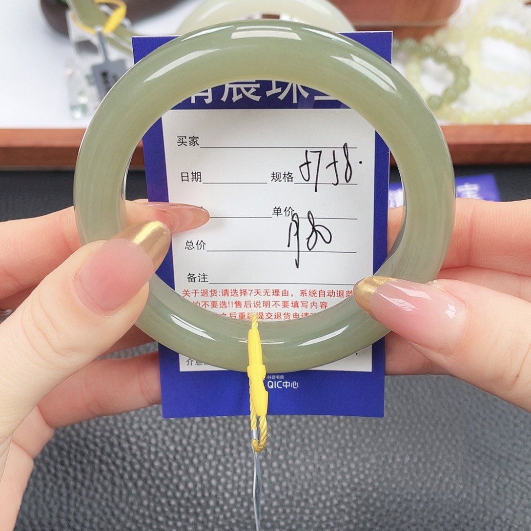 和田玉未镶嵌手镯