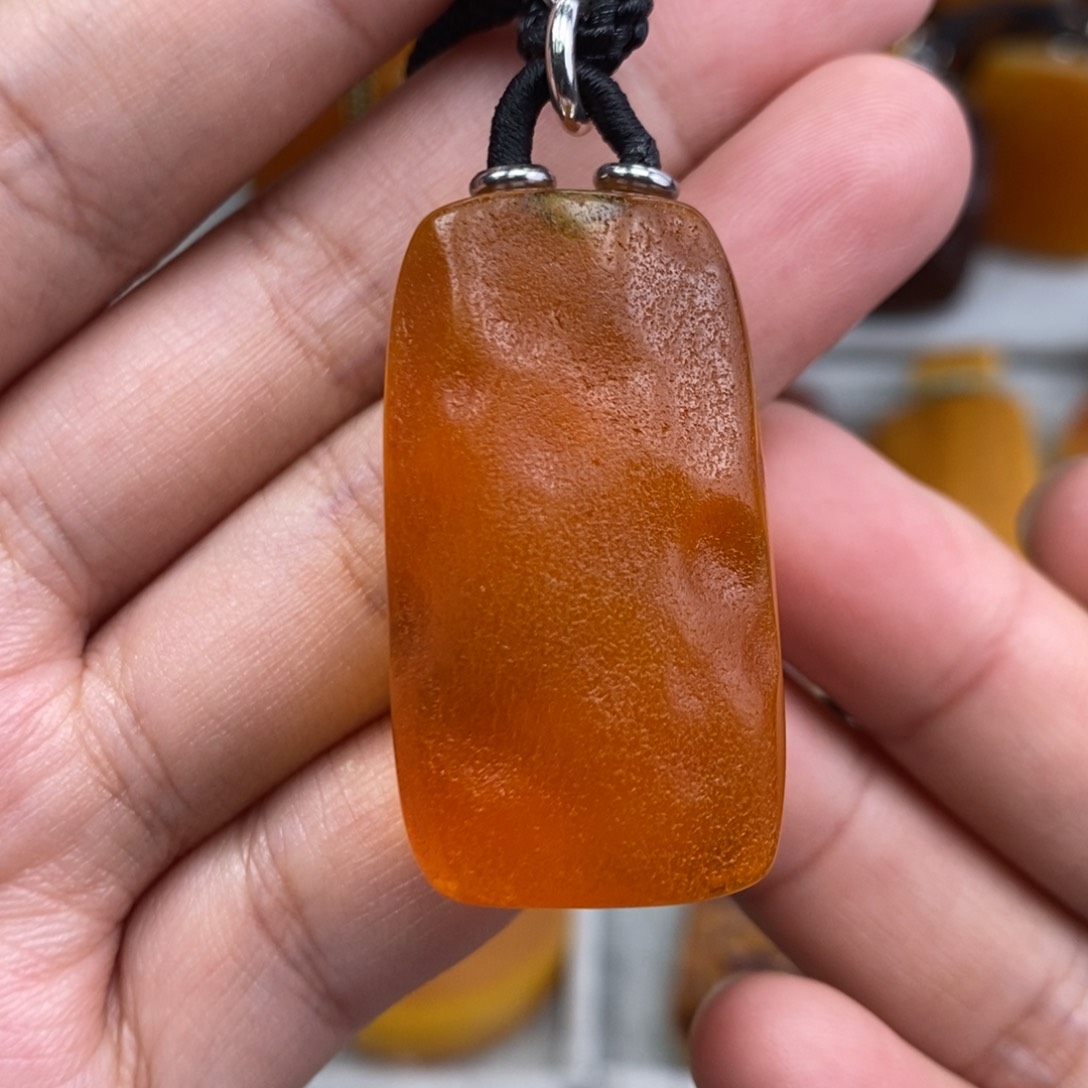 琥珀吊坠(赠链)未镶嵌