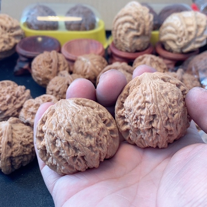 文玩核桃吊坠诗****尾绣球