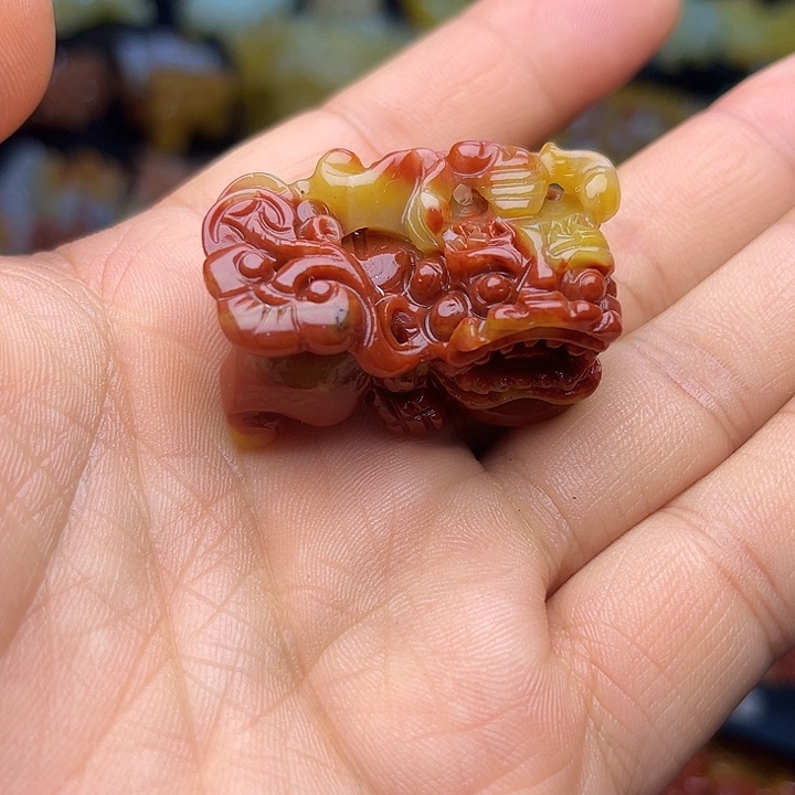 石英质玉（黄龙玉）颈饰未镶嵌