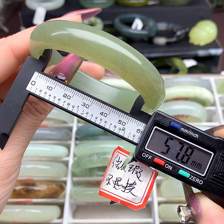 蛇纹石玉手镯未镶嵌493