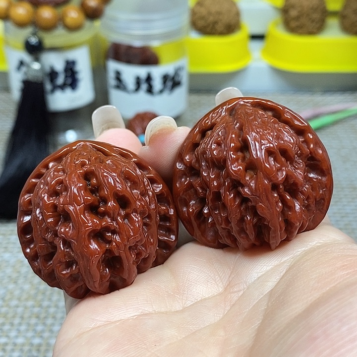 文玩核桃把件白狮子