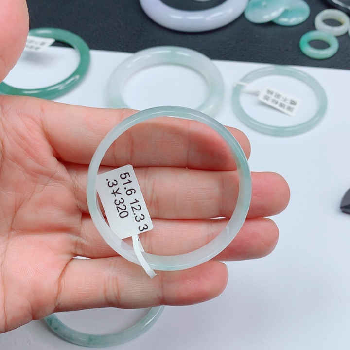 翡翠未镶嵌手镯51-52公主镯