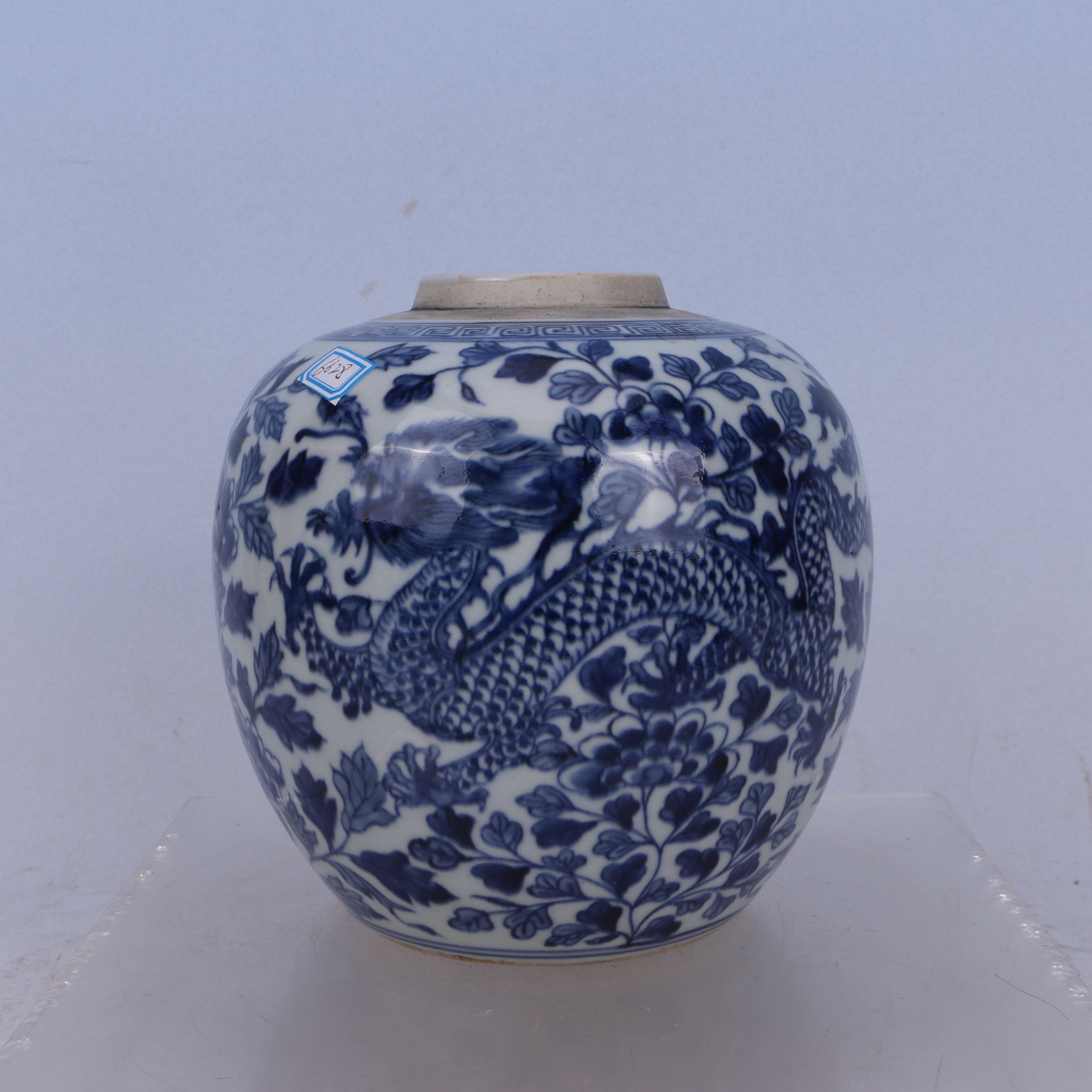 Lot12   清中期   青花龙穿花沙口罐