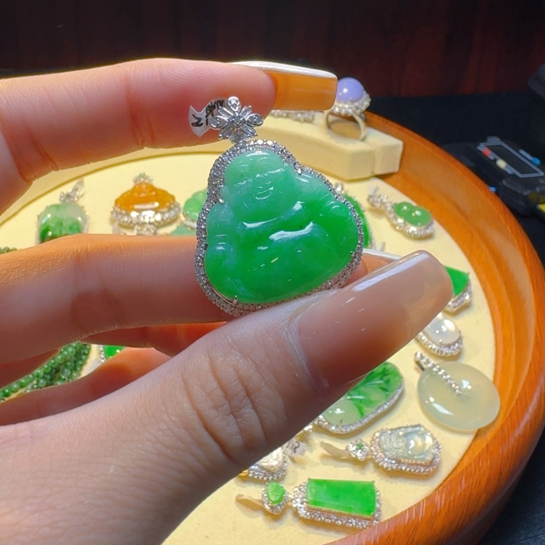 翡翠18K金镶嵌颈饰24900