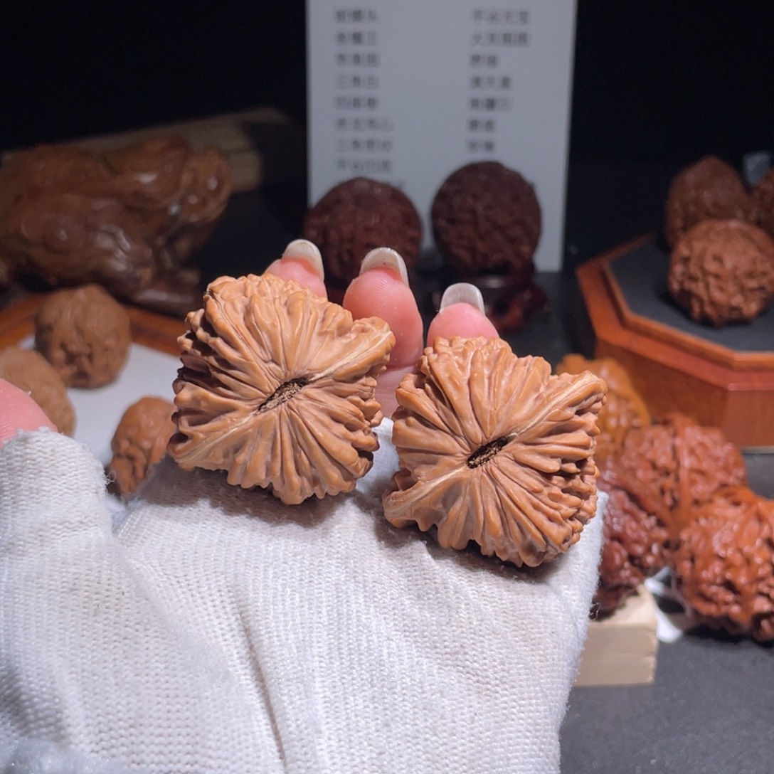 文玩核桃吊坠43.43四座楼9203