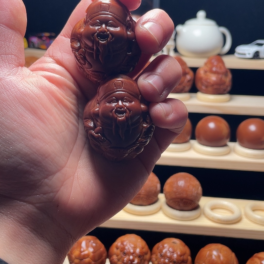 *****橄榄核吊坠小尺财神