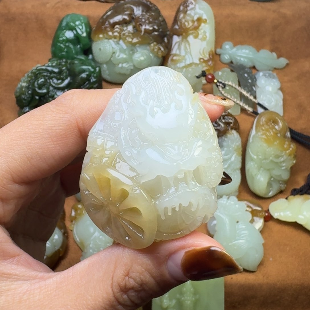 和田玉颈饰未镶嵌