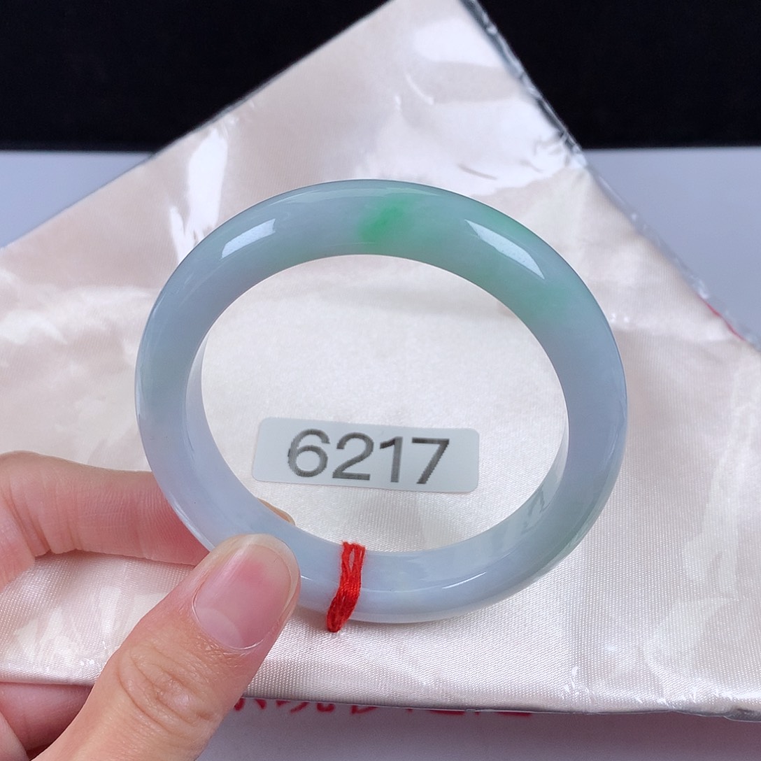 翡翠手镯未镶嵌那**"54圈口