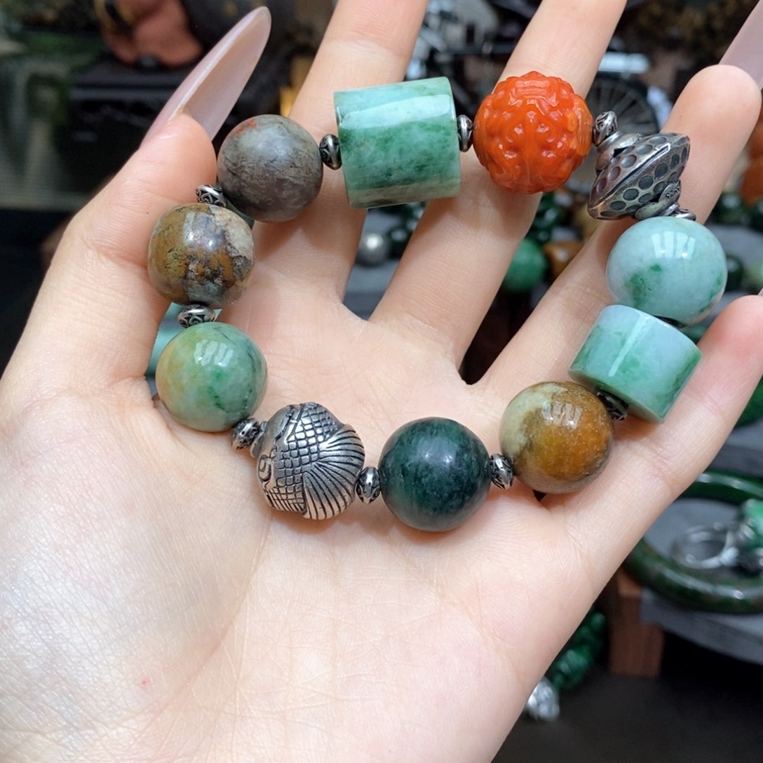 翡翠手链未镶嵌财漂亮美眉