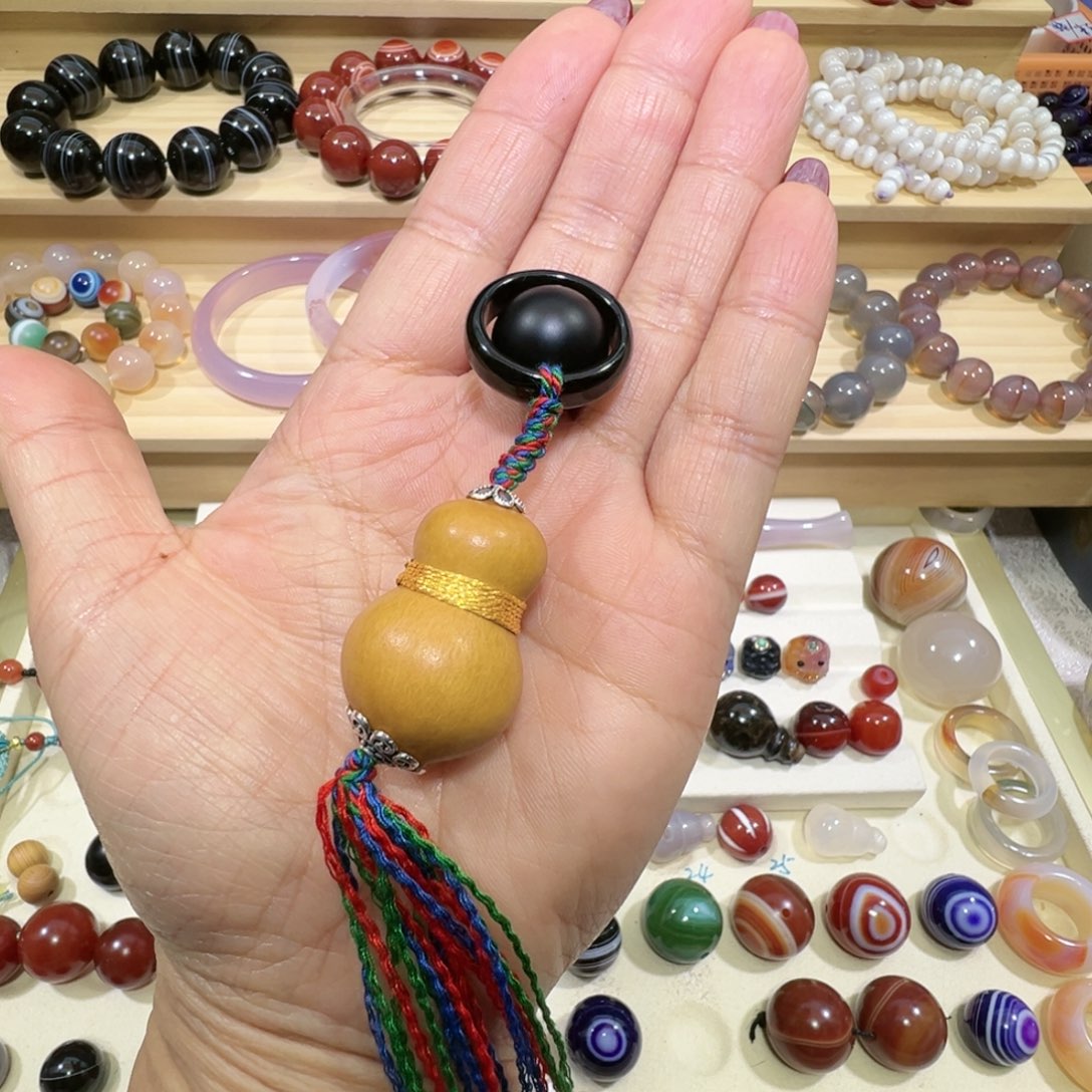 未镶嵌颈饰玛瑙/玉髓开***牛