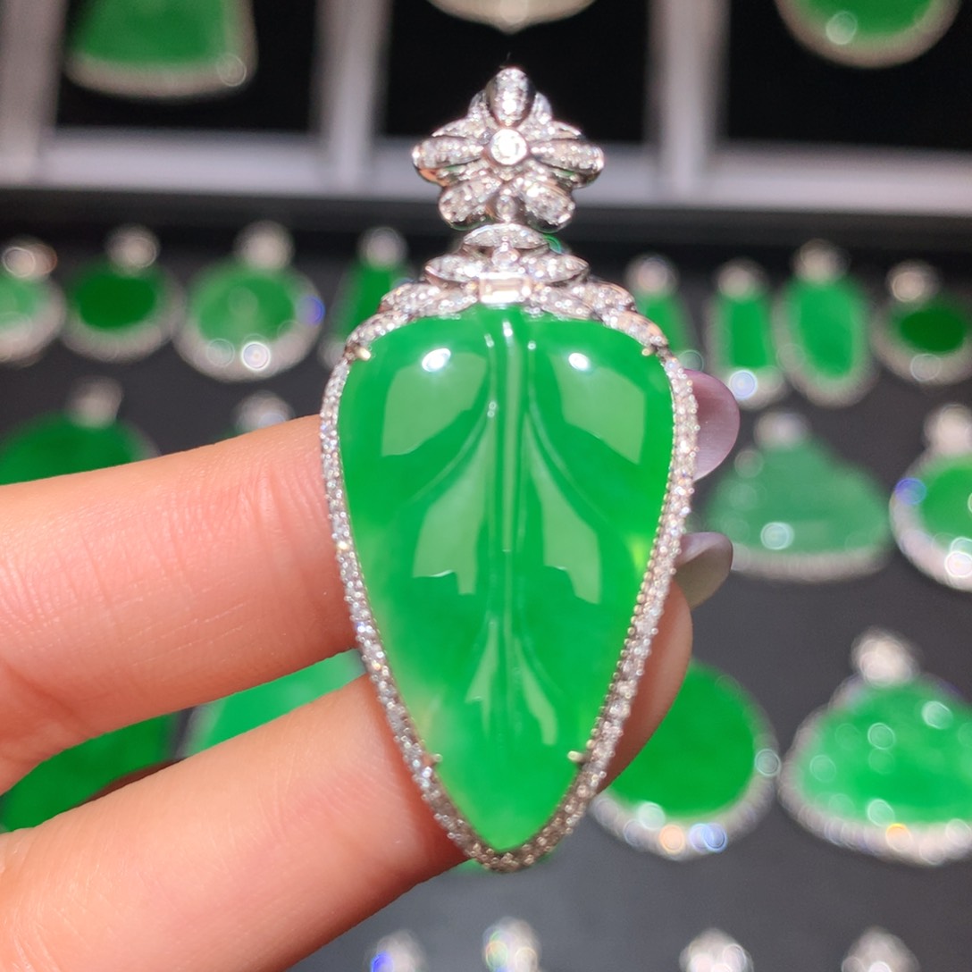 翡翠颈饰18K金镶嵌翡翠