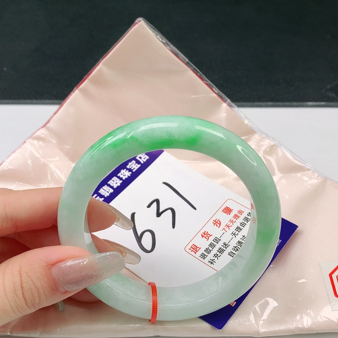 翡翠手镯未镶嵌翡翠手镯