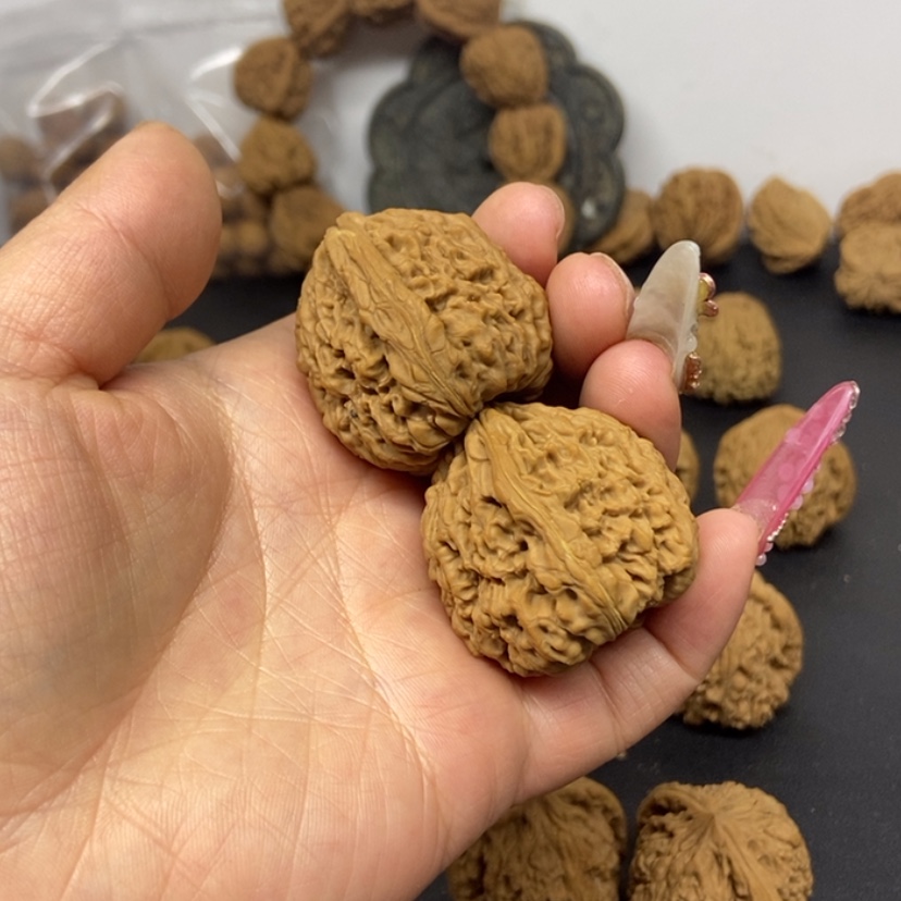 【闪购商品】文玩核桃吊坠美**客南疆的凹底