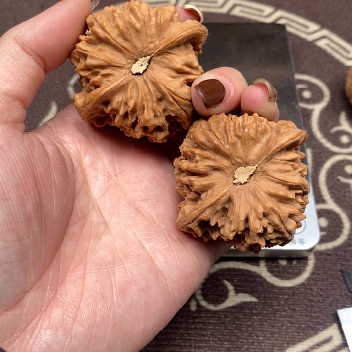 文玩核桃吊坠和尚头微修