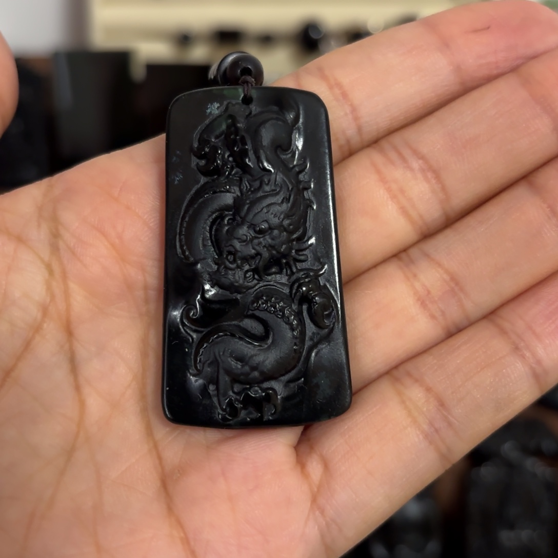 未镶嵌蛇纹石玉颈饰