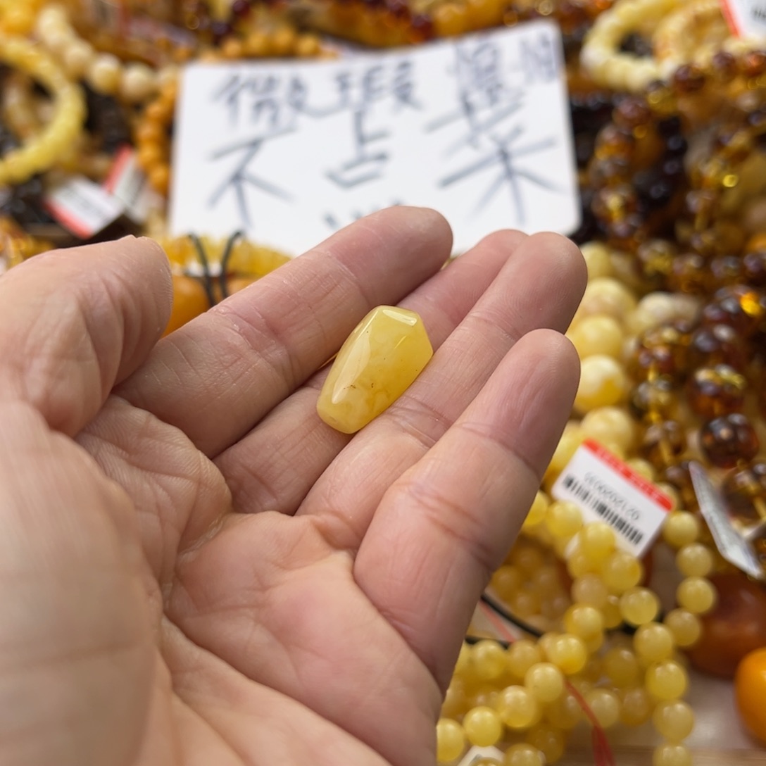 琥珀珠宝奇石未镶嵌